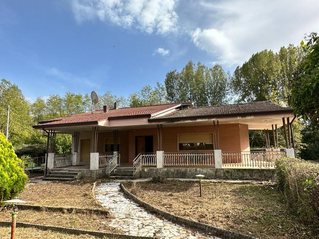 Villa unifamiliare via Ferriera, Atina — foto 1